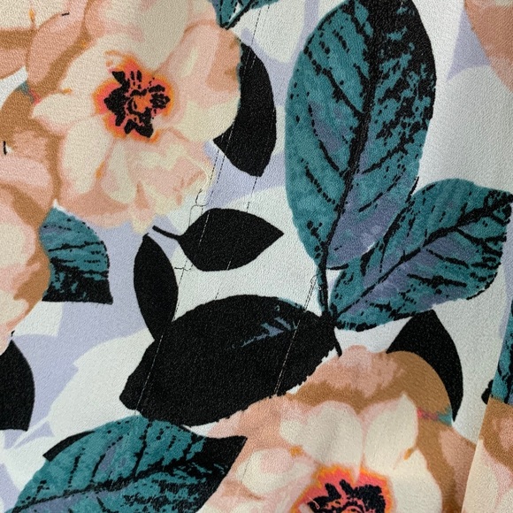 Show Me Your MuMu 2 Piece Top & Shorts Floral - Picture 11 of 11